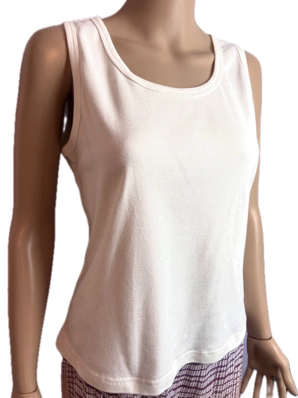 EUC Nice ribbed piped neckline and arm with thick cotton feel tank top
